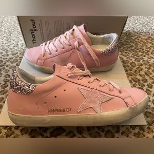 NIB, never worn! Super cute pink Golden Goose Superstar, pink glitter heal. SZ 8